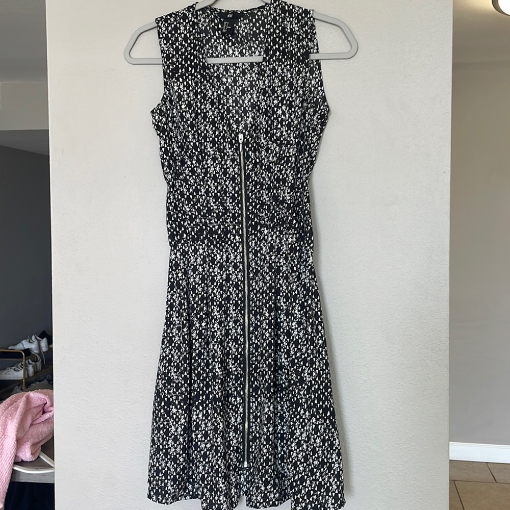 H&M patterned midi dress with front zipper detail